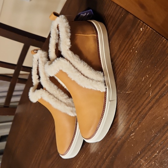 Toms Sneakers - Picture 2 of 3